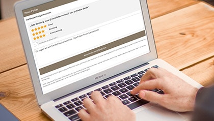 Kundenbewertungen am Laptop beantworten